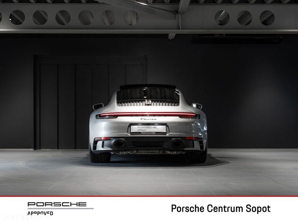 Porsche 911 Carrera - 4