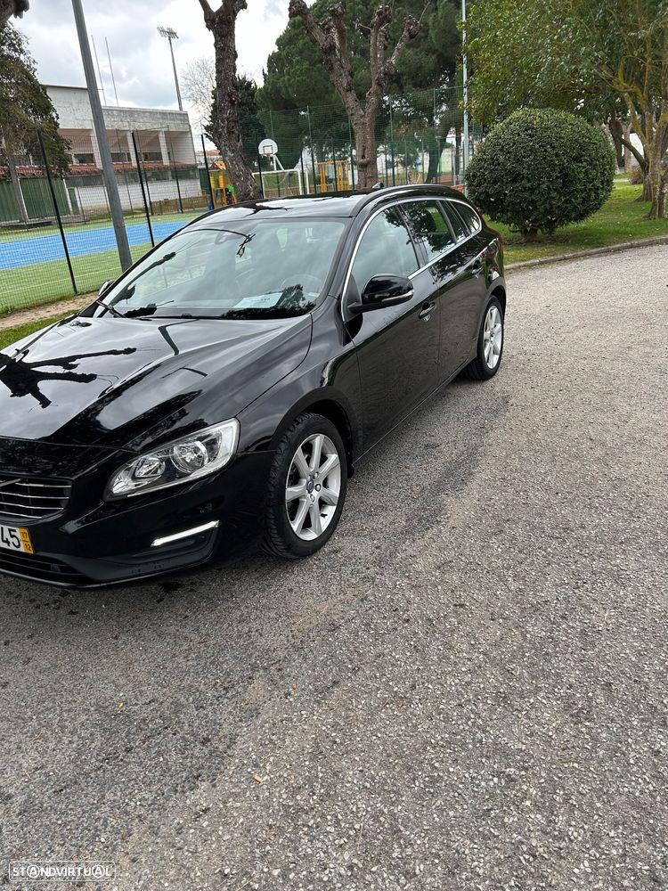 Volvo V60 2.0 D2 Momentum - 1