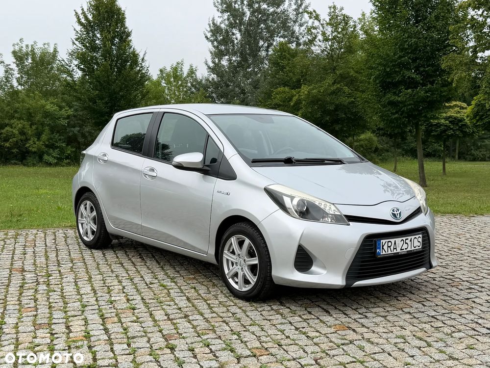 Toyota Yaris Hybrid 100 Premium - 8
