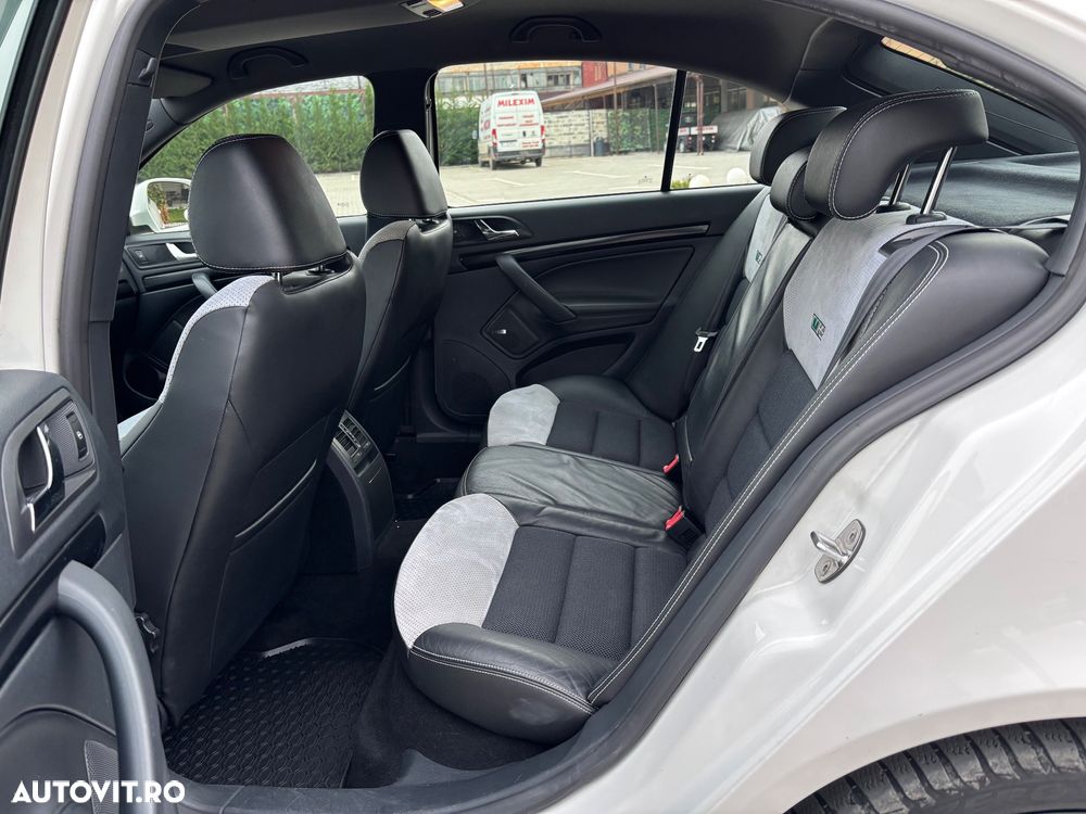 Skoda Octavia 2.0 TDI DPF DSG RS - 10