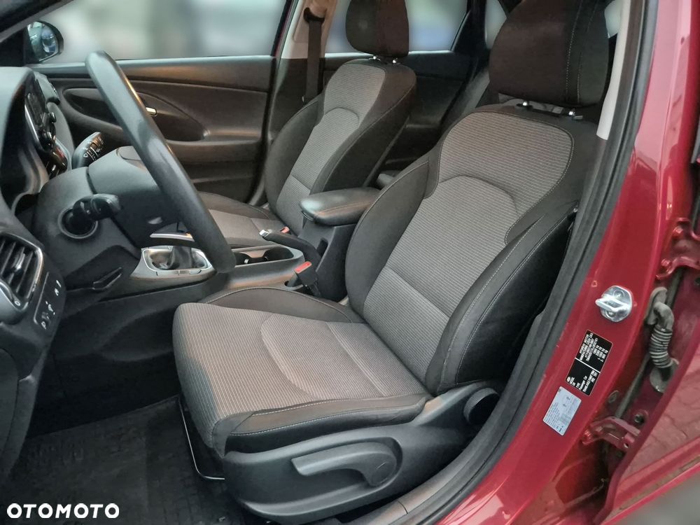 Hyundai i30 1.6 D Classic + - 9
