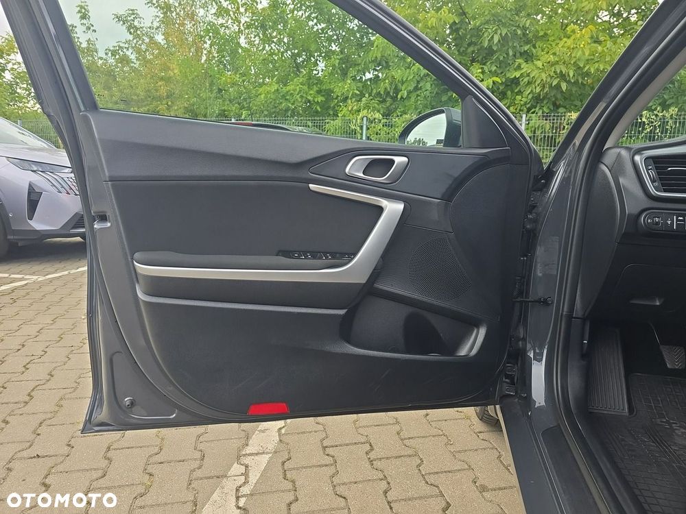 Kia Ceed - 10