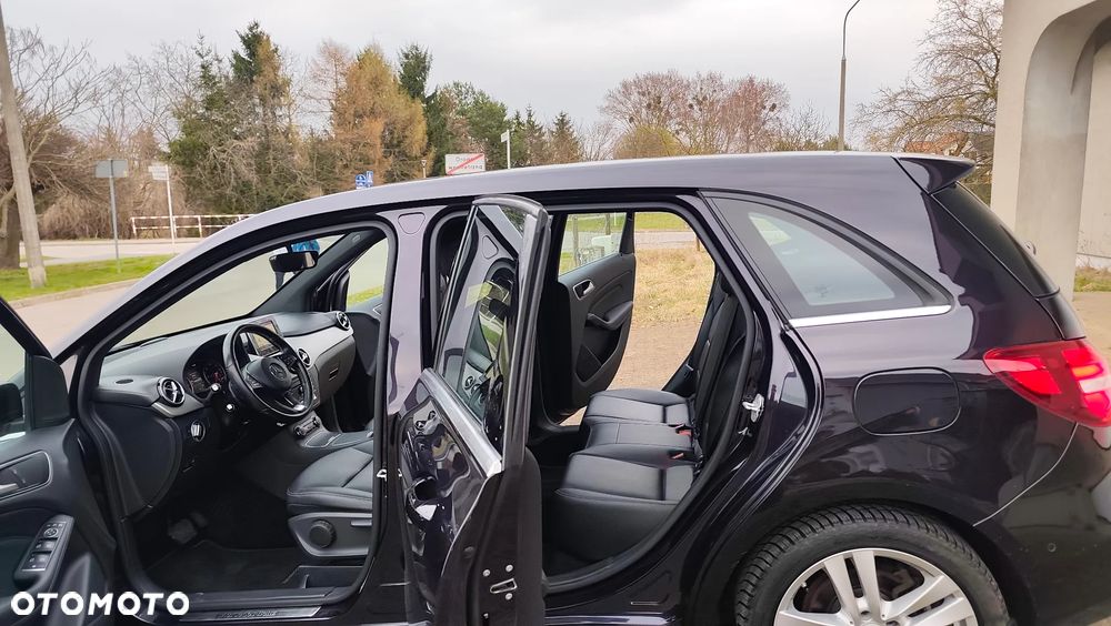 Mercedes-Benz Klasa B 200 d 7G-DCT UrbanStyle Edition - 11