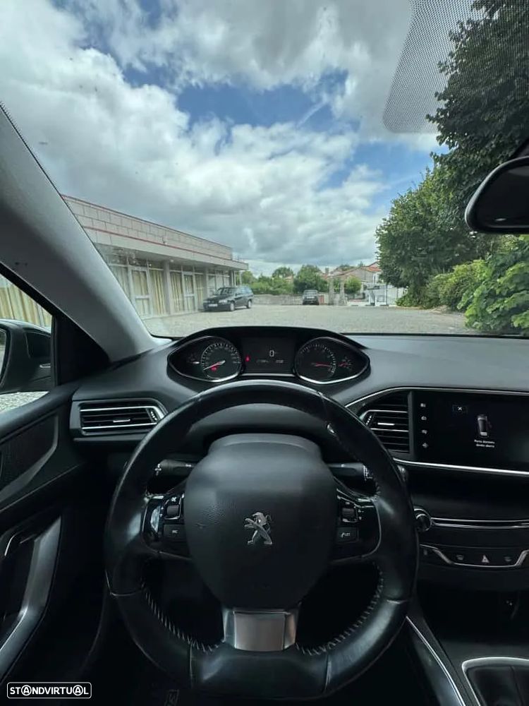 Peugeot 308 1.2 PureTech Allure - 8