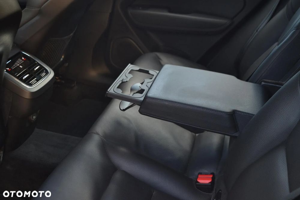 Volvo XC 60 B4 D Plus Bright - 24