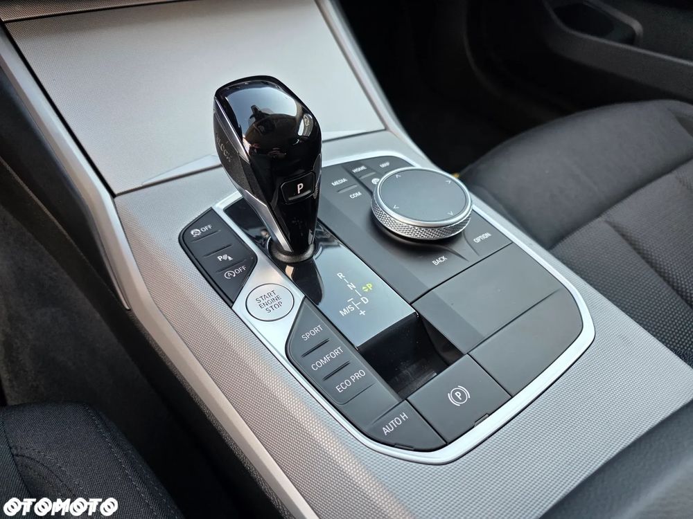 BMW Seria 3 318i Sport - 27