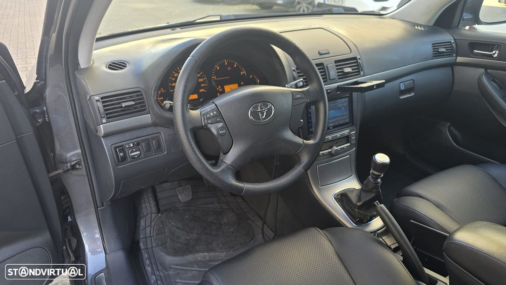 Toyota Avensis SW 2.2 D-4D - 8