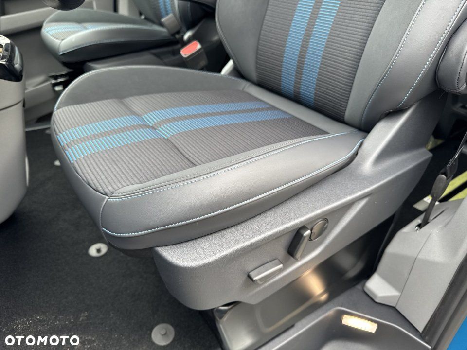 Ford Tourneo Custom - 13