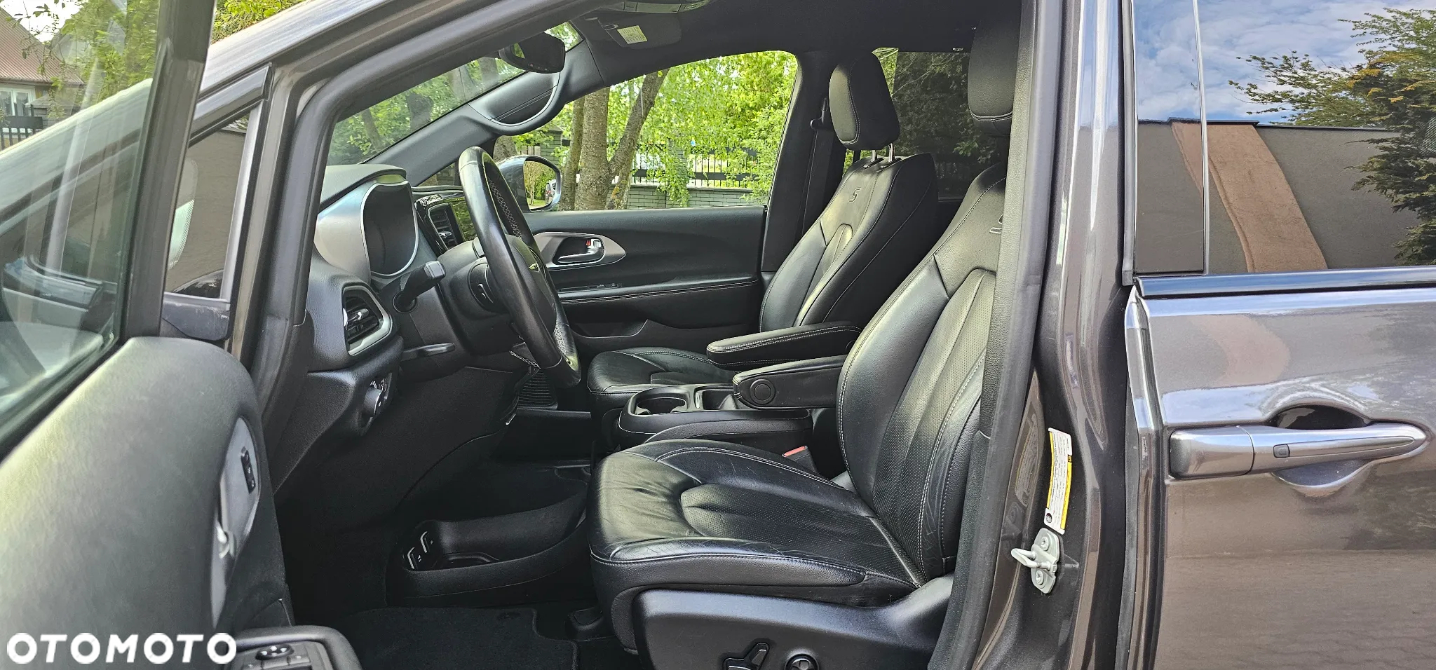 Chrysler Pacifica - 11