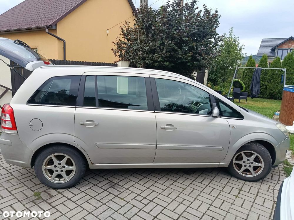 Opel Zafira 1.8 Cosmo - 1