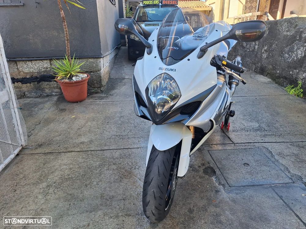 Suzuki GSX-R K8 - 3