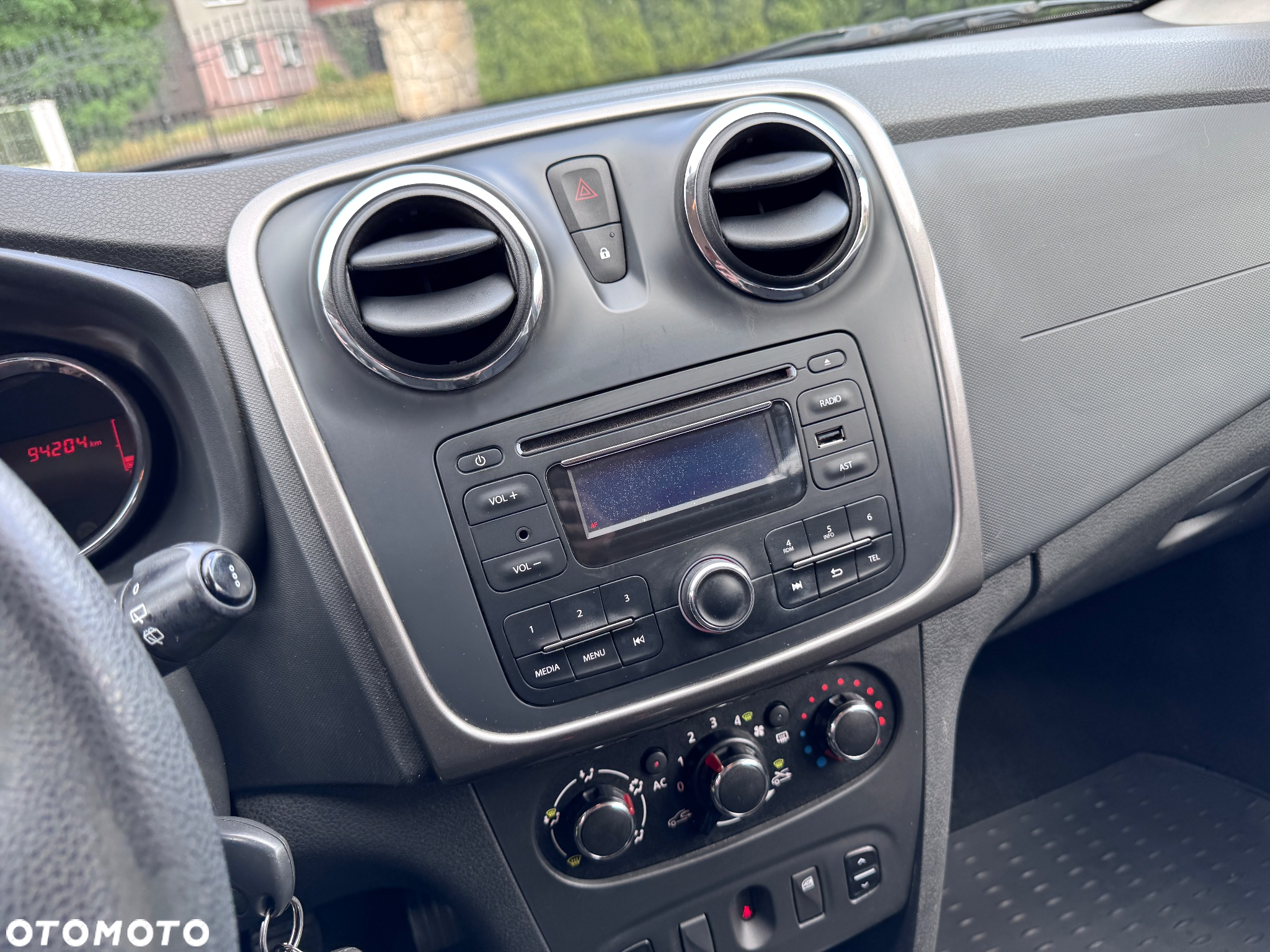 Dacia Sandero 1.2 16V Laureate BL2 - 12