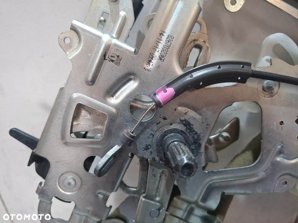 Zamek drzwi prawych przesuwnych uszkodzony jak na zdjęciu Renault Master III - 2