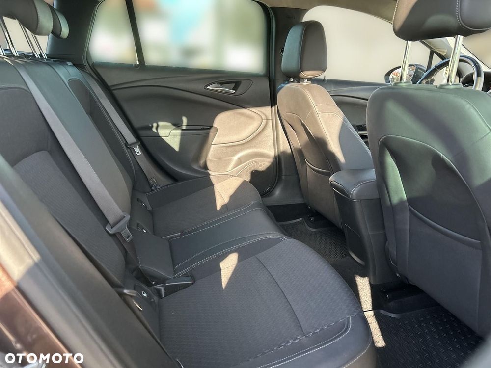 Opel Astra 1.6 T Elite S&S - 10