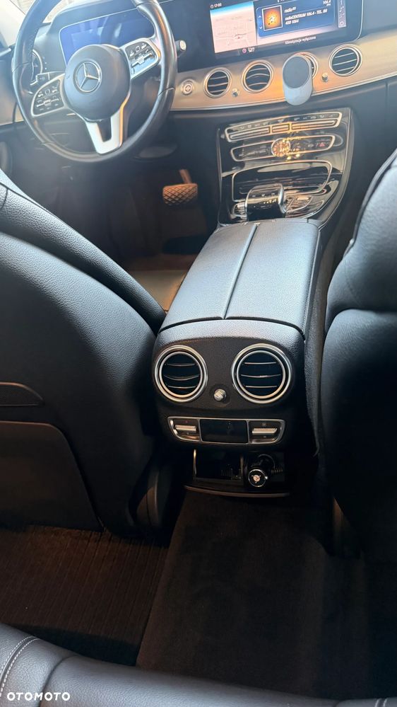 Mercedes-Benz Klasa E 400 d 4Matic 9G-TRONIC - 27