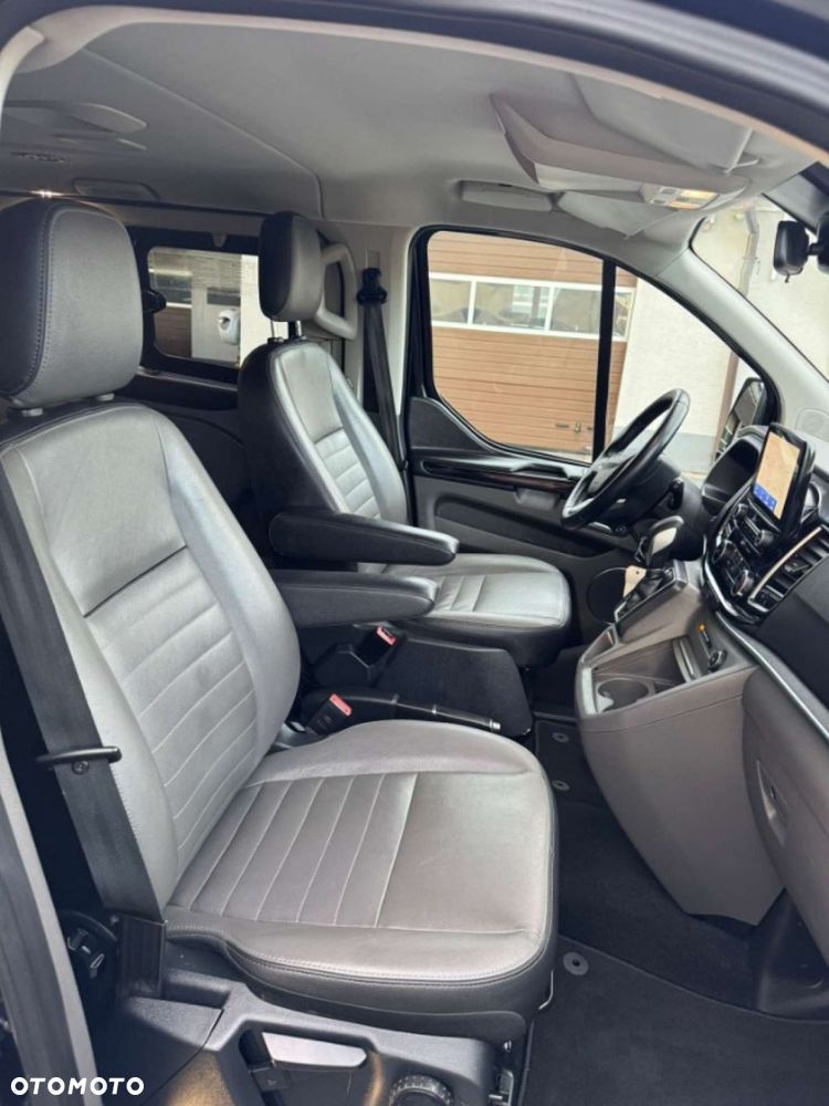 Ford Tourneo Custom - 38