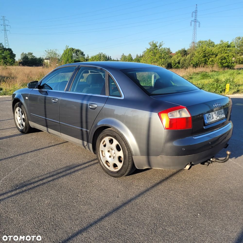 Audi A4 Limousine - 4