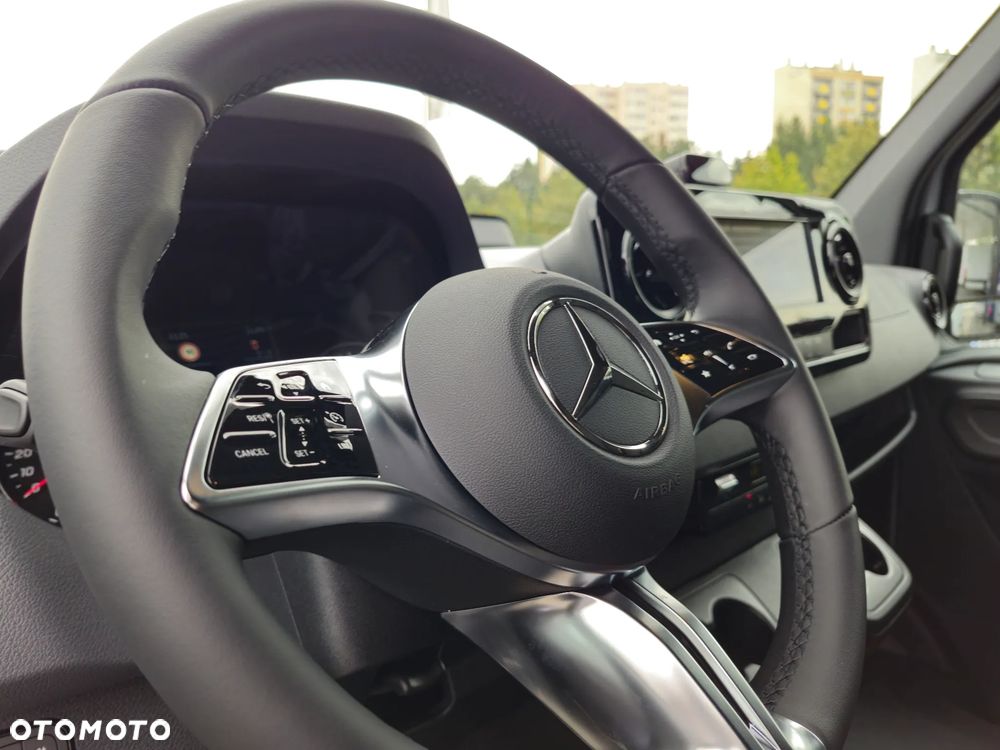 Mercedes-Benz Sprinter - 10