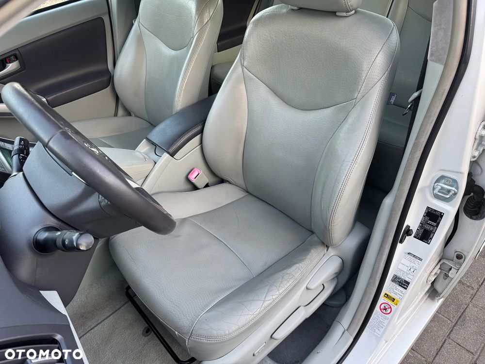 Toyota Prius 1.8 HSD Sol - 11