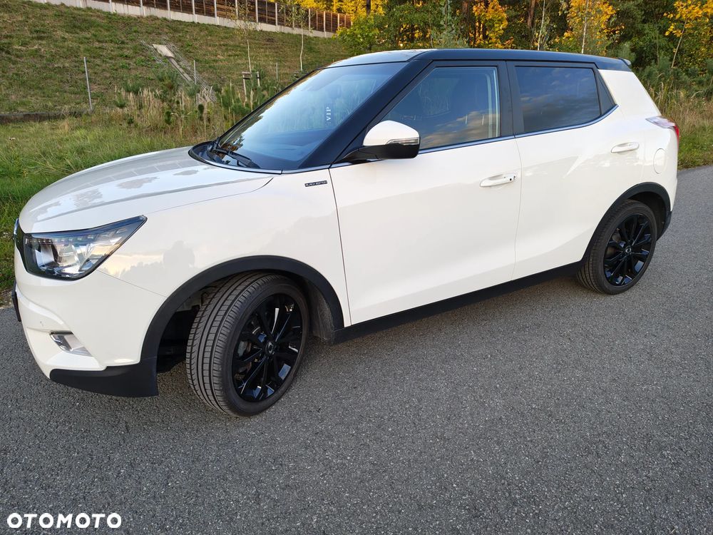 SsangYong/KGM Tivoli e-XGi 160 2WD Black+White - 11