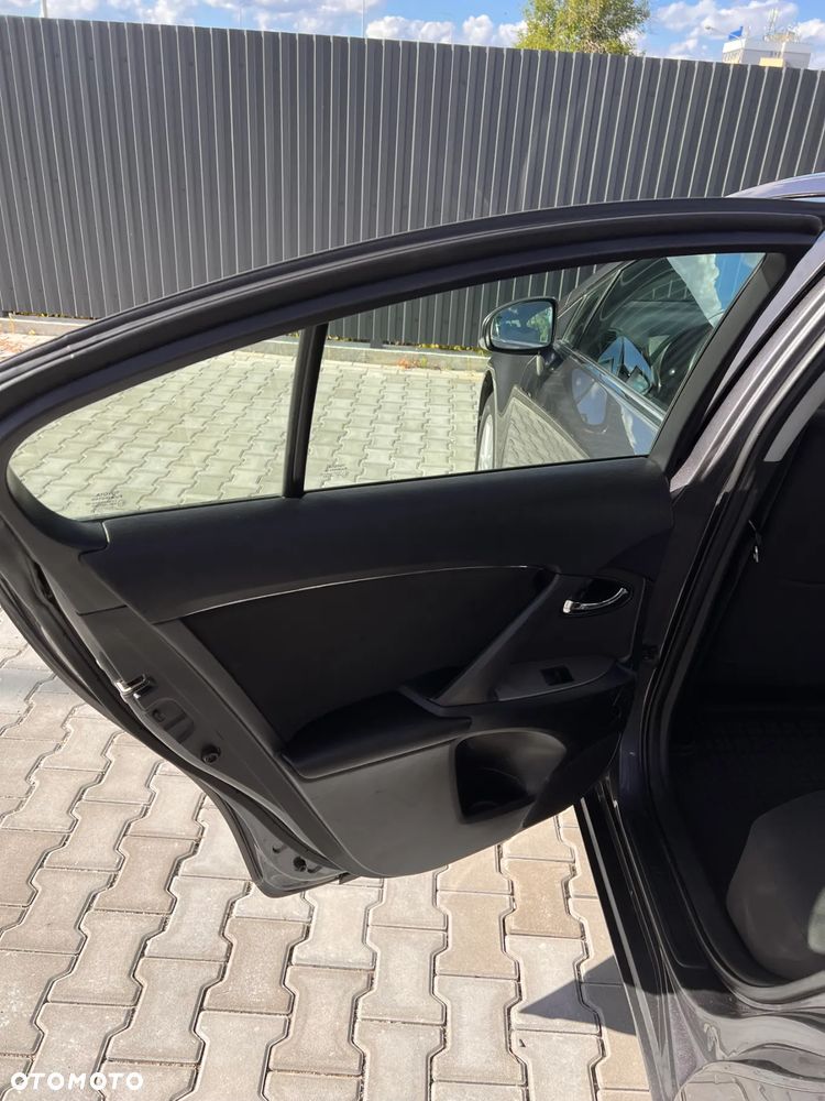 Toyota Avensis 2.0 D-4D - 15