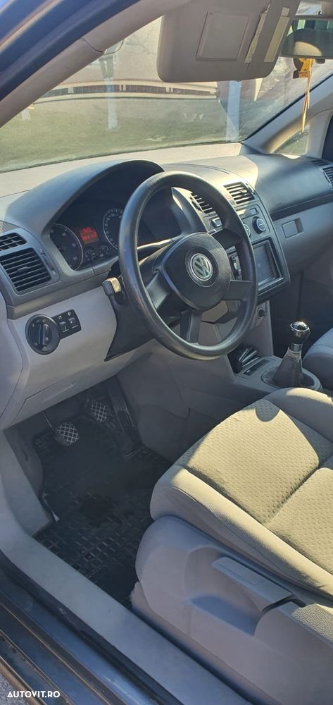 Volkswagen Touran 1.9 TDI Highline - 9