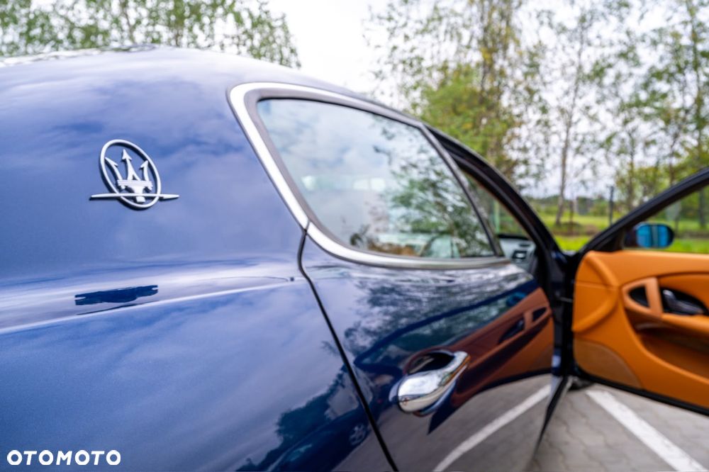 Maserati Quattroporte - 3