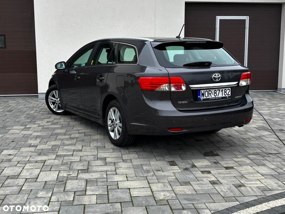 Toyota Avensis - 13