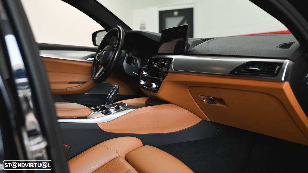 BMW 520 d Pack Desportivo M Auto - 35