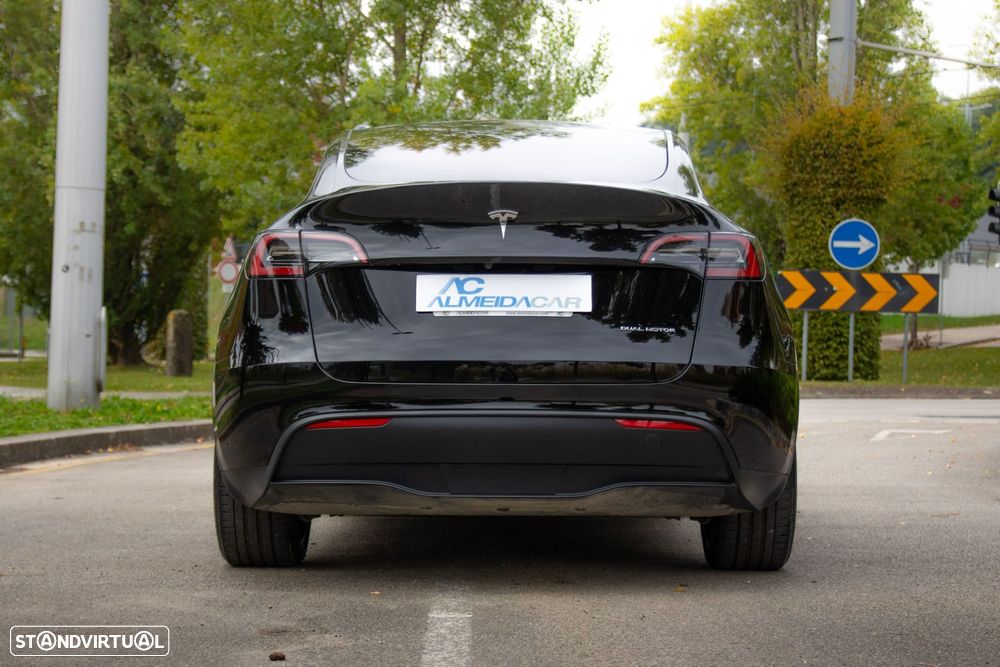 Tesla Model Y Long Range Dual Motor AWD - 36
