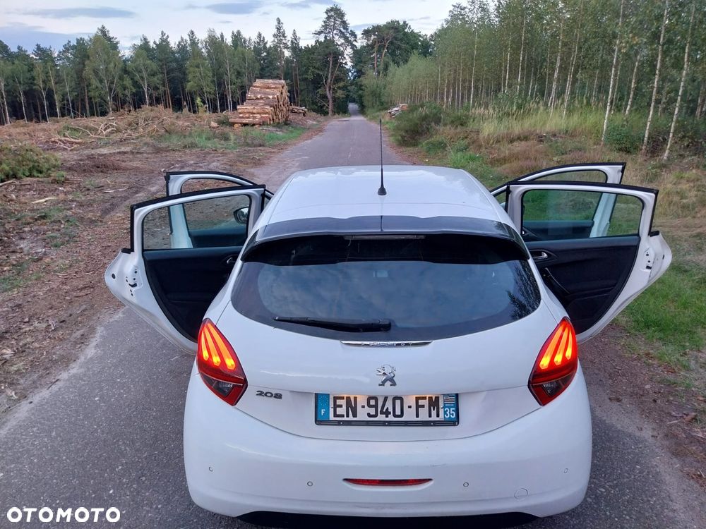 Peugeot 208 - 5