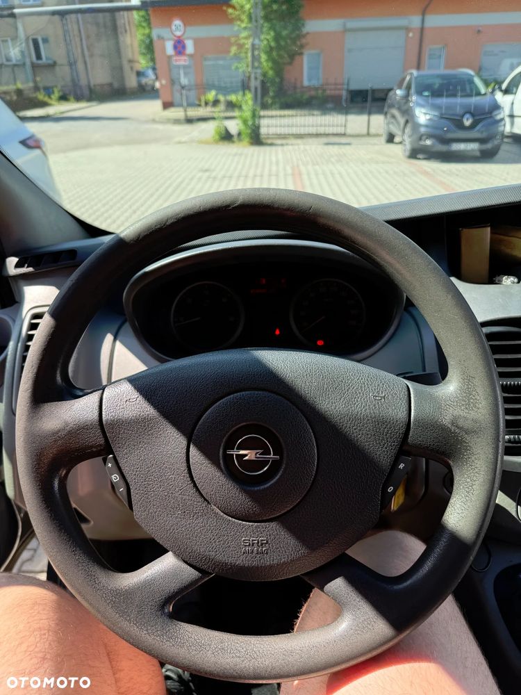 Opel Vivaro L2H1 2.9t - 12