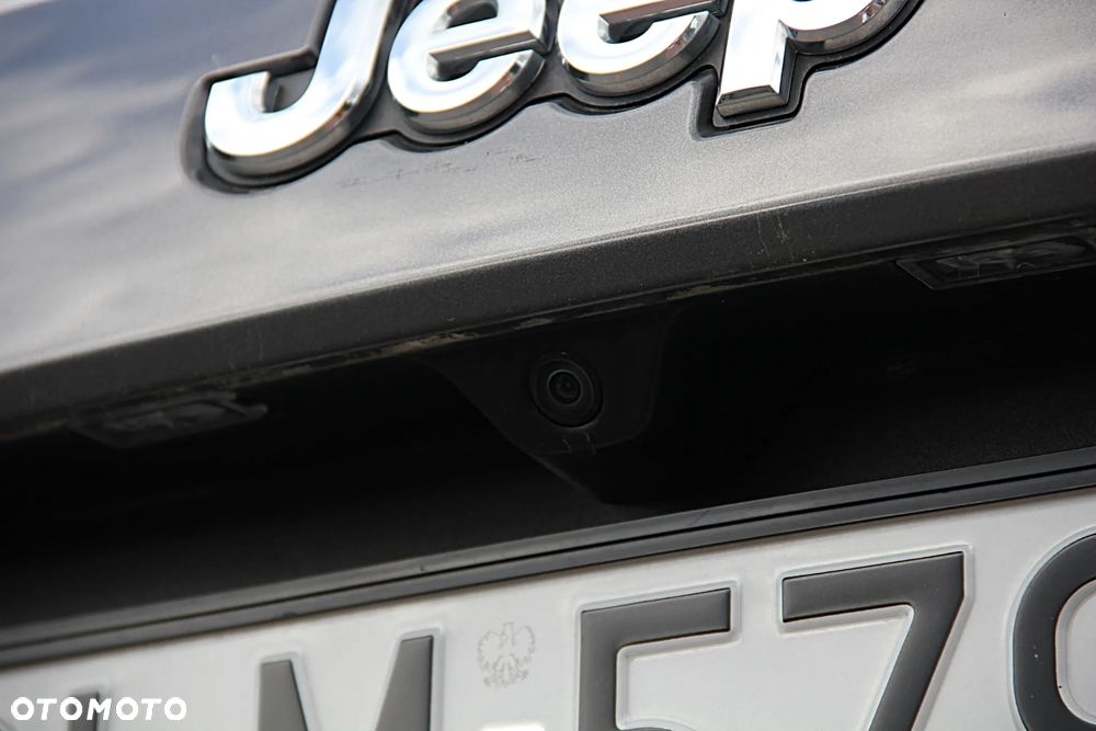 Jeep Grand Cherokee - 19