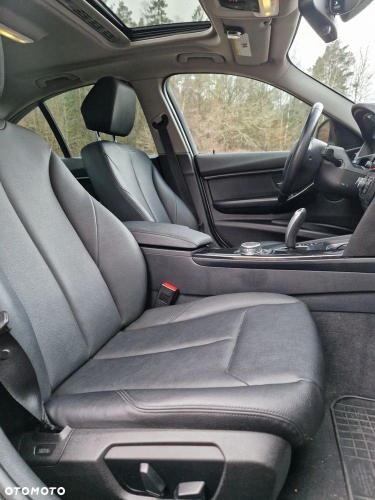 BMW Seria 3 328i Luxury Line - 29