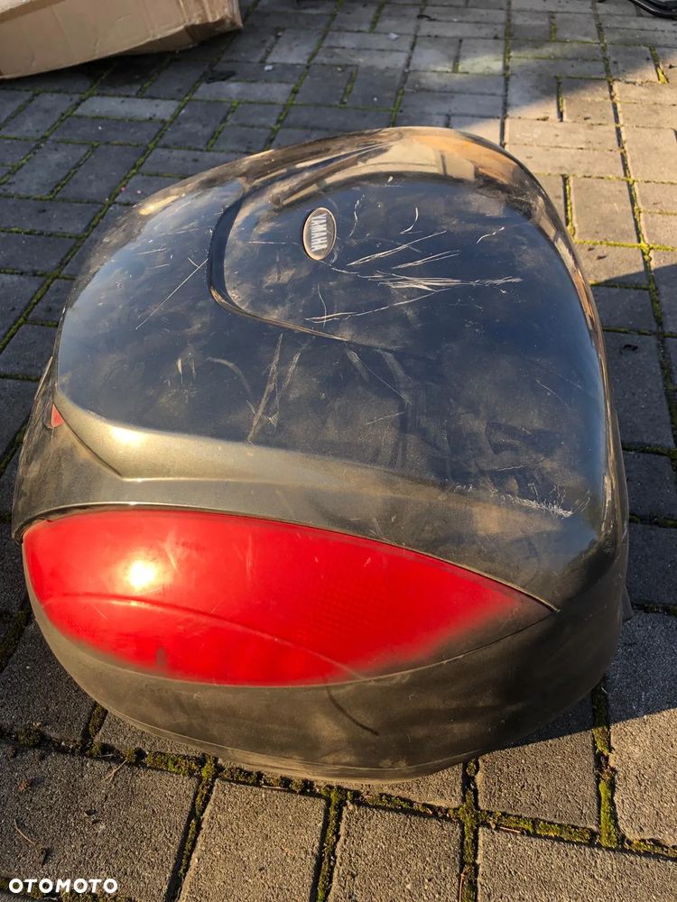Kufer Yamaha   uszkodzony  Kufer tył - 2