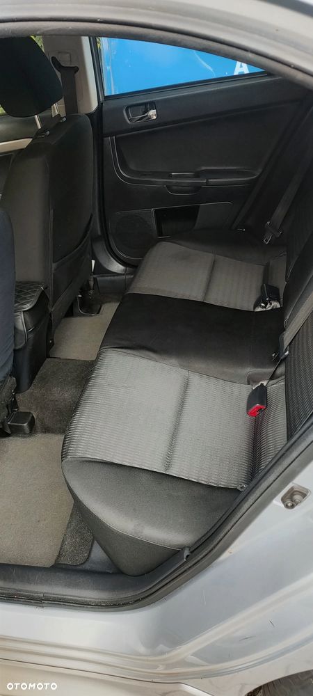 Mitsubishi Lancer 1.6 Invite - 10