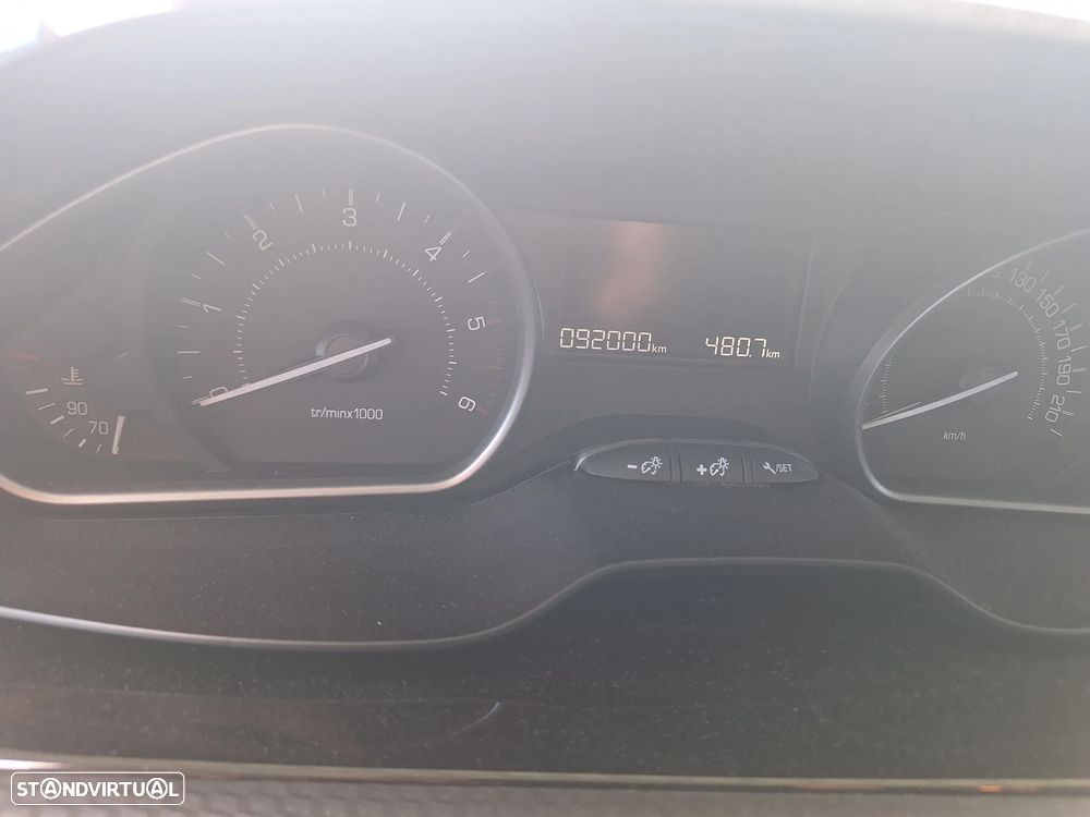 Peugeot 2008 1.6 BlueHDi Style - 7