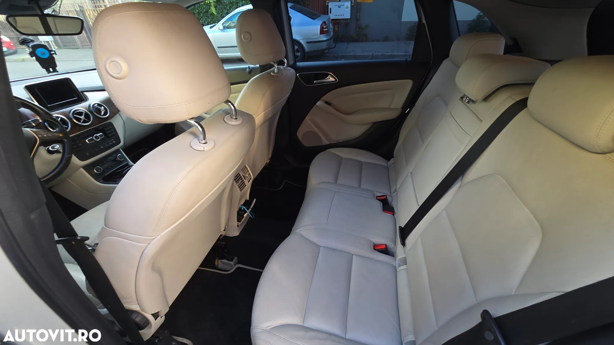 Mercedes-Benz B - 9