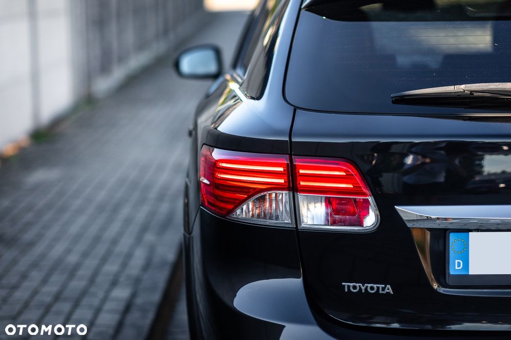 Toyota Avensis 2.2 D-4D Executive - 11