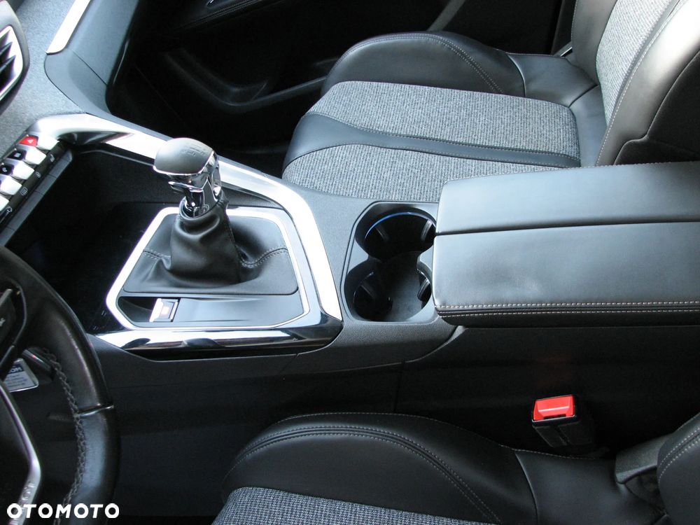 Peugeot 5008 BlueHDI 130 Allure Business-Paket - 18