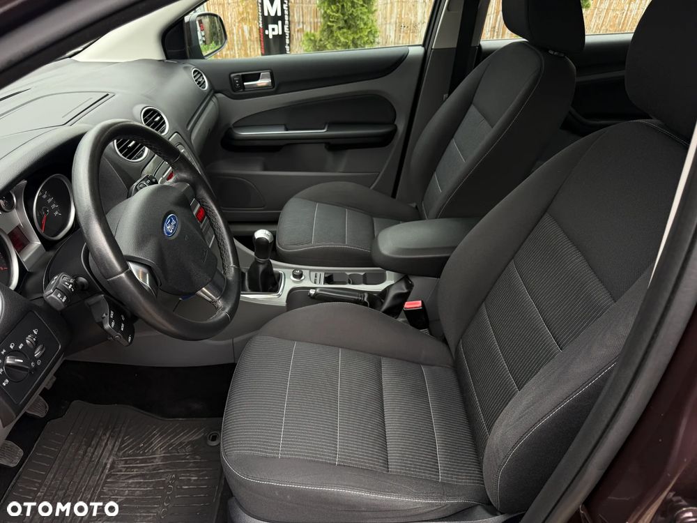 Ford Focus 1.8 Style+ - 19