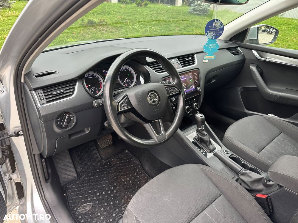 Skoda Octavia Combi Diesel 1.6 TDI DSG Style - 6