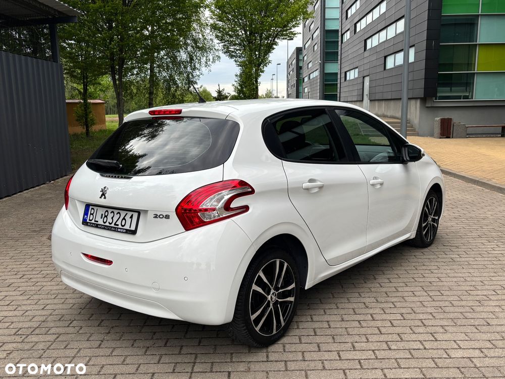 Peugeot 208 - 5