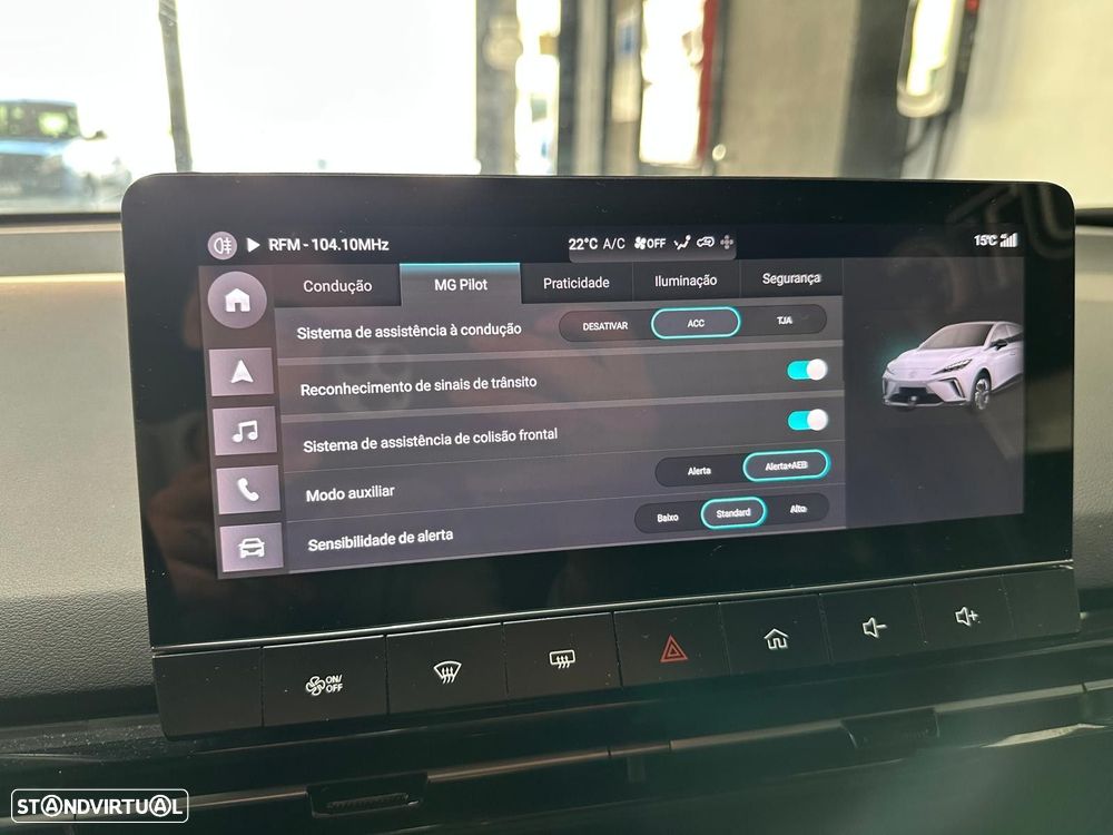 MG MG4 64 kWh Luxury - 37