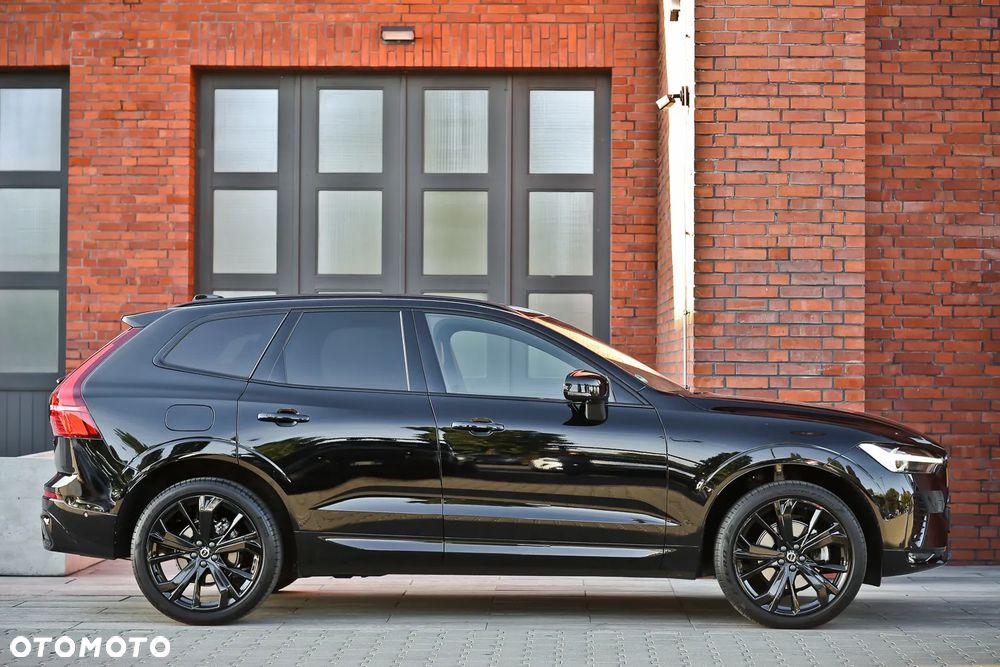 Volvo XC 60 B5 B AWD Plus Black Edition - 2