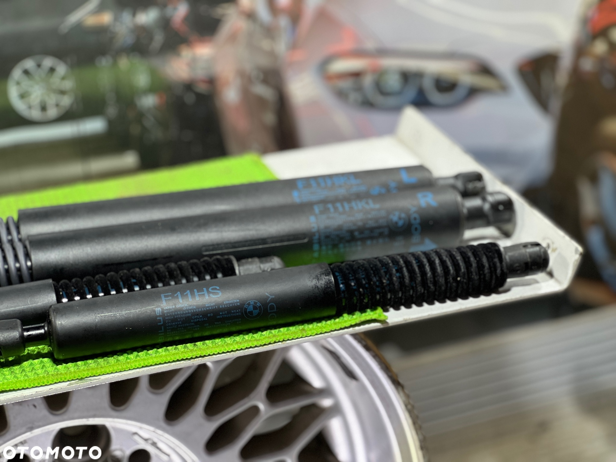 BMW 5 F11  SIŁOWNIK  KLAPY BAGAŻNIKA KOMPLET  7207011  7266350 7210557 - 7