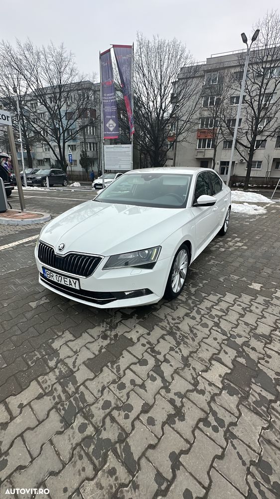 Skoda Superb 2.0 TDI Premium Edition - 1