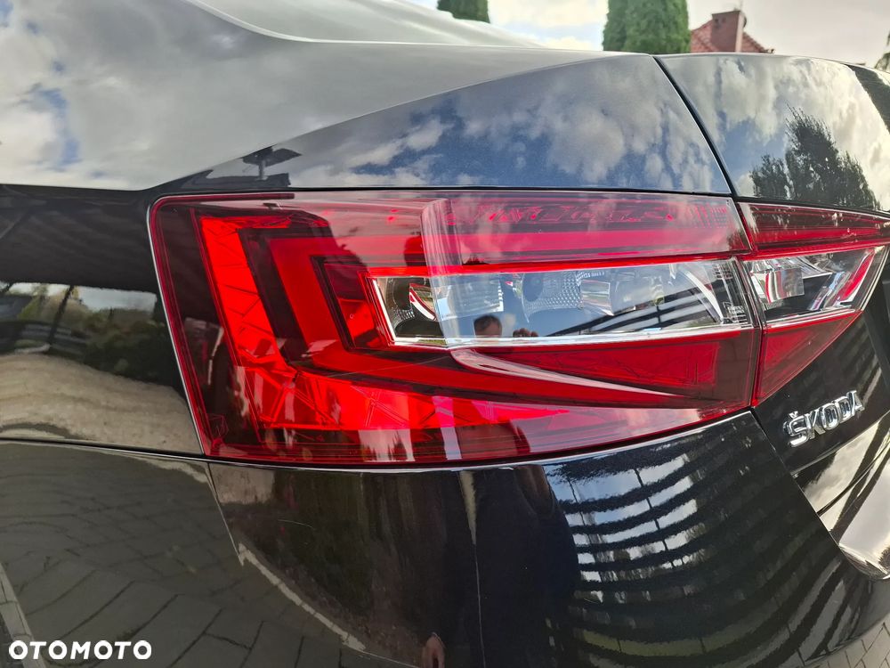 Skoda Superb 2.0 TDI L&K DSG - 21