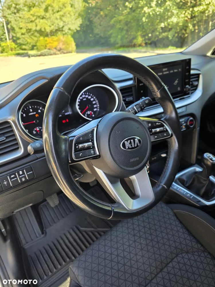 Kia Ceed 1.6 CRDi mHEV M - 7