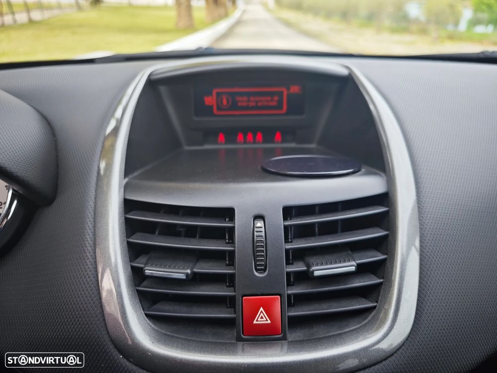 Peugeot 207 1.4 16V SE Sportium - 14